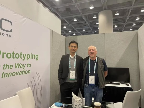 思爾芯副總裁陳英仁先生與SEMIWIKI的Bernard Murphy合影.jpg